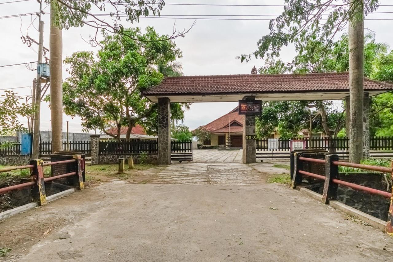 Reddoorz Syariah Near Gor Ken Arok Hotel Маланг Екстериор снимка