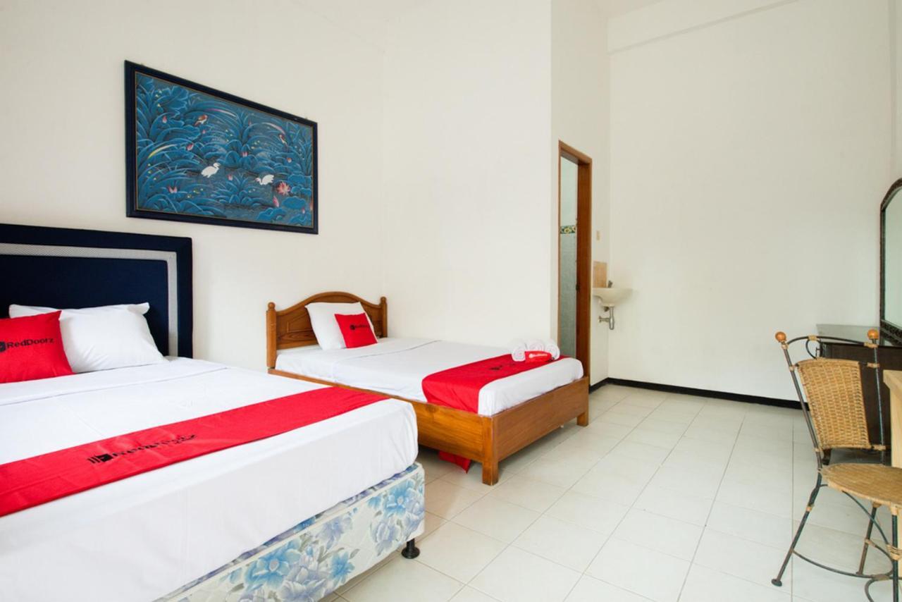 Reddoorz Syariah Near Gor Ken Arok Hotel Маланг Екстериор снимка
