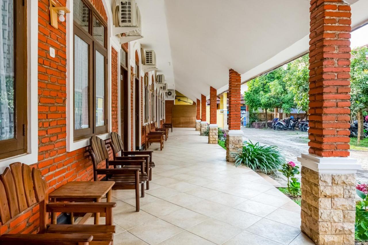 Reddoorz Syariah Near Gor Ken Arok Hotel Маланг Екстериор снимка