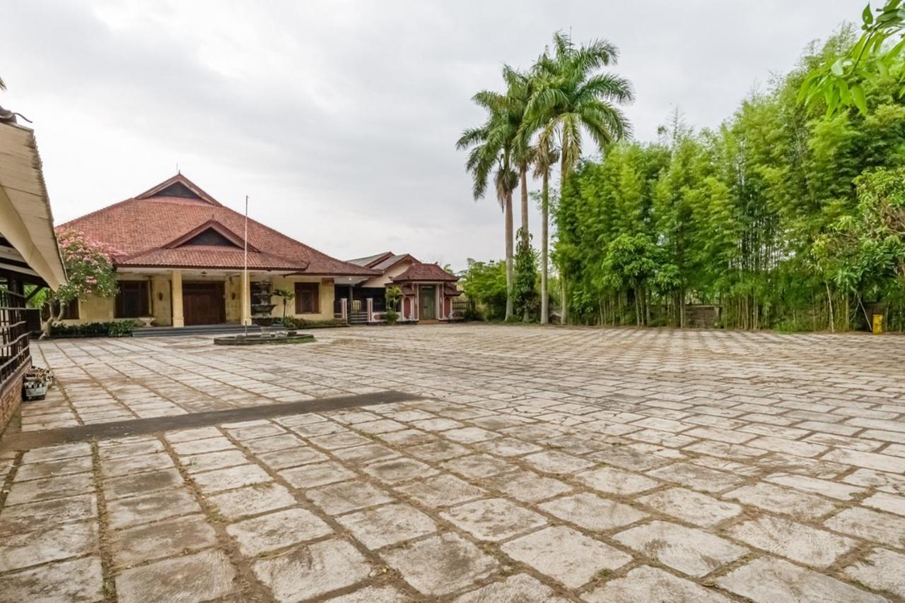 Reddoorz Syariah Near Gor Ken Arok Hotel Маланг Екстериор снимка